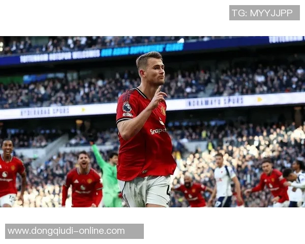 曼联大胜切尔西三球帽子戏法引发全场狂欢战术解析与精彩瞬间回顾