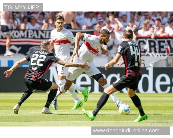 本菲卡强势3-0战胜莱比锡神奇扑救点燃全场激情与转会传闻