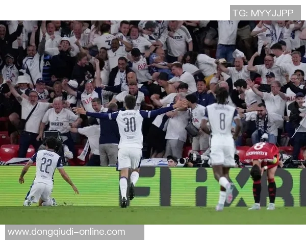 欧联杯精彩对决AC米兰与巴黎圣日耳曼战成平局神扑引发全场热烈反响