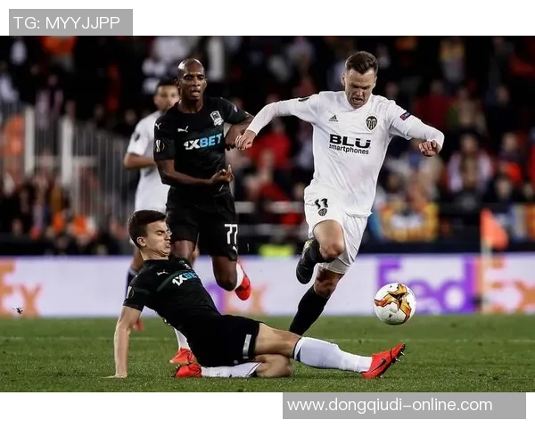 西甲激战波尔图逆转AC米兰乌龙球成关键瞬间战术解析引人关注 西甲激战波尔图逆转AC米兰乌龙球成关键瞬间战术解析引人关注