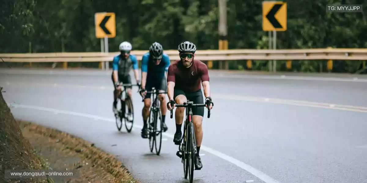 💻全球赛事,同步开启!AI 解说 + 弹幕互动,让观赛更嗨🎉